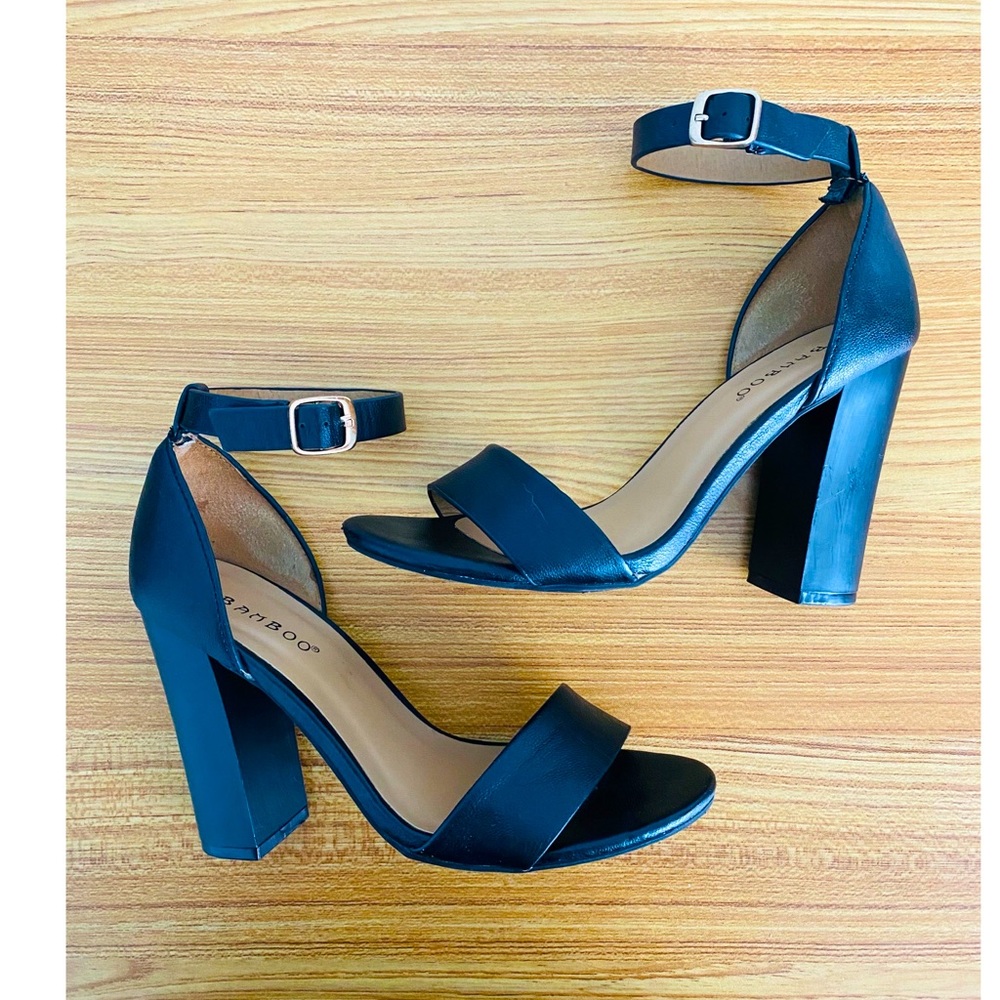 Black heeled sandals 🖤